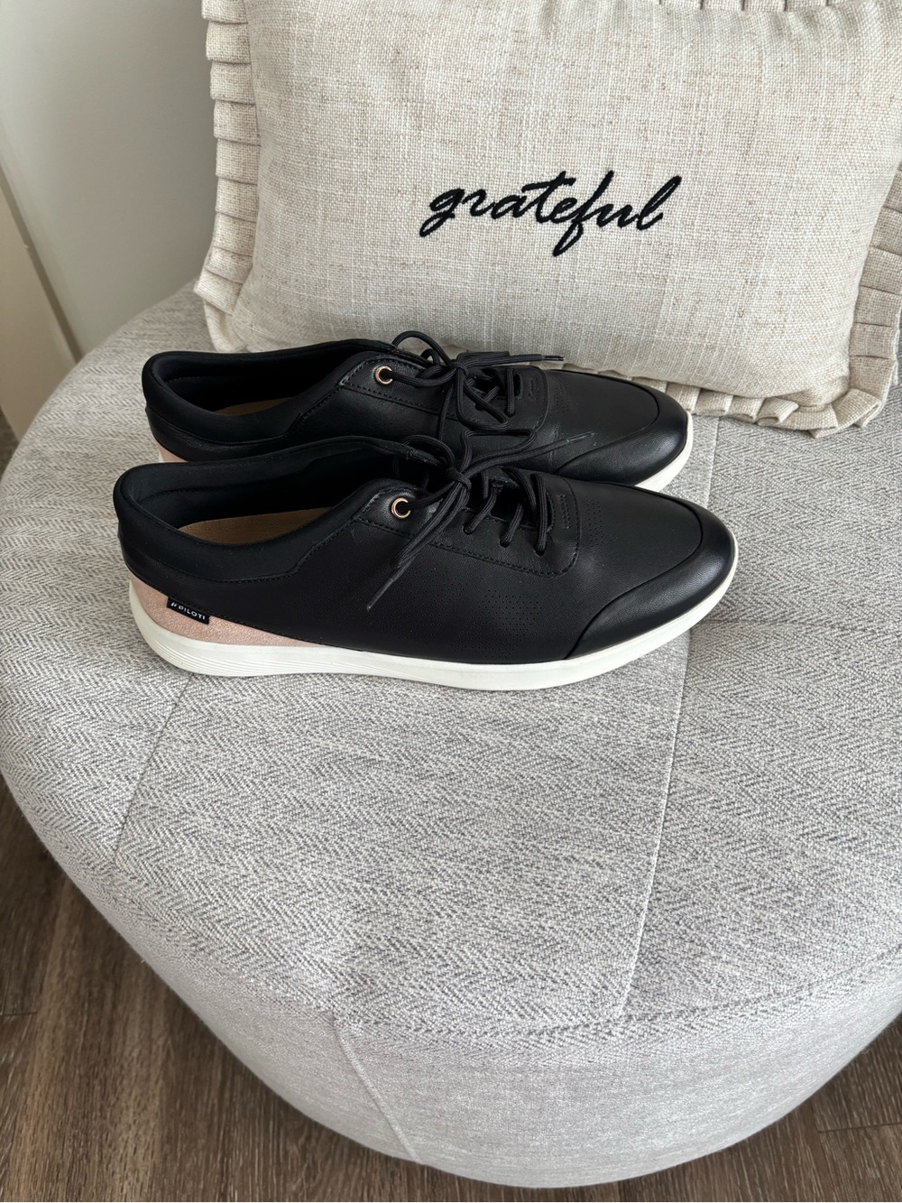 Women's Black “Piloting” driving shoe. Beautiful and very comfortable sneakers
